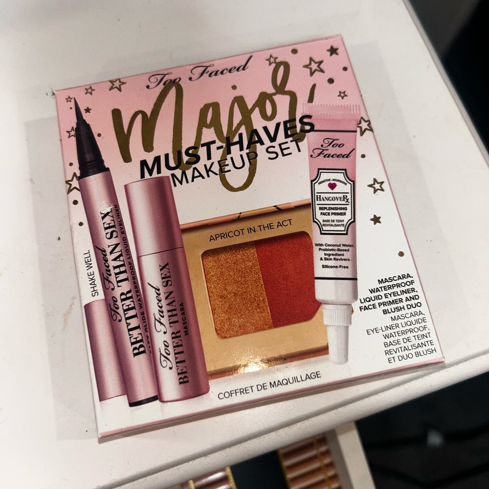 Too Faced Major Must-Haves Makeup Set - Apricot